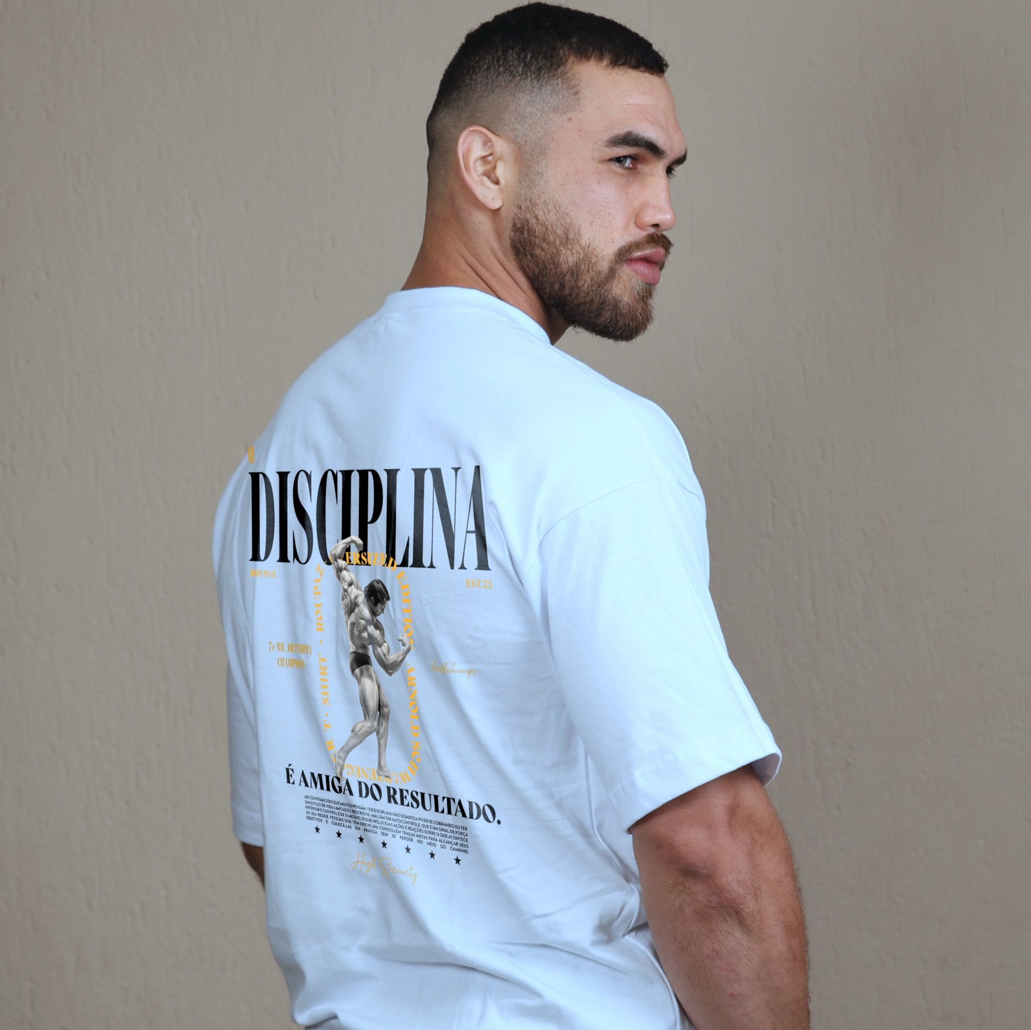 Camiseta "Arnold - a disciplina é amiga do resultado" Drop High Society - Roupaz T-shirt