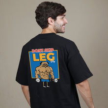 Carregar imagem no visualizador da galeria, Camiseta "Don't Skip Leg Day - Pug Edition" - Roupaz T-shirt