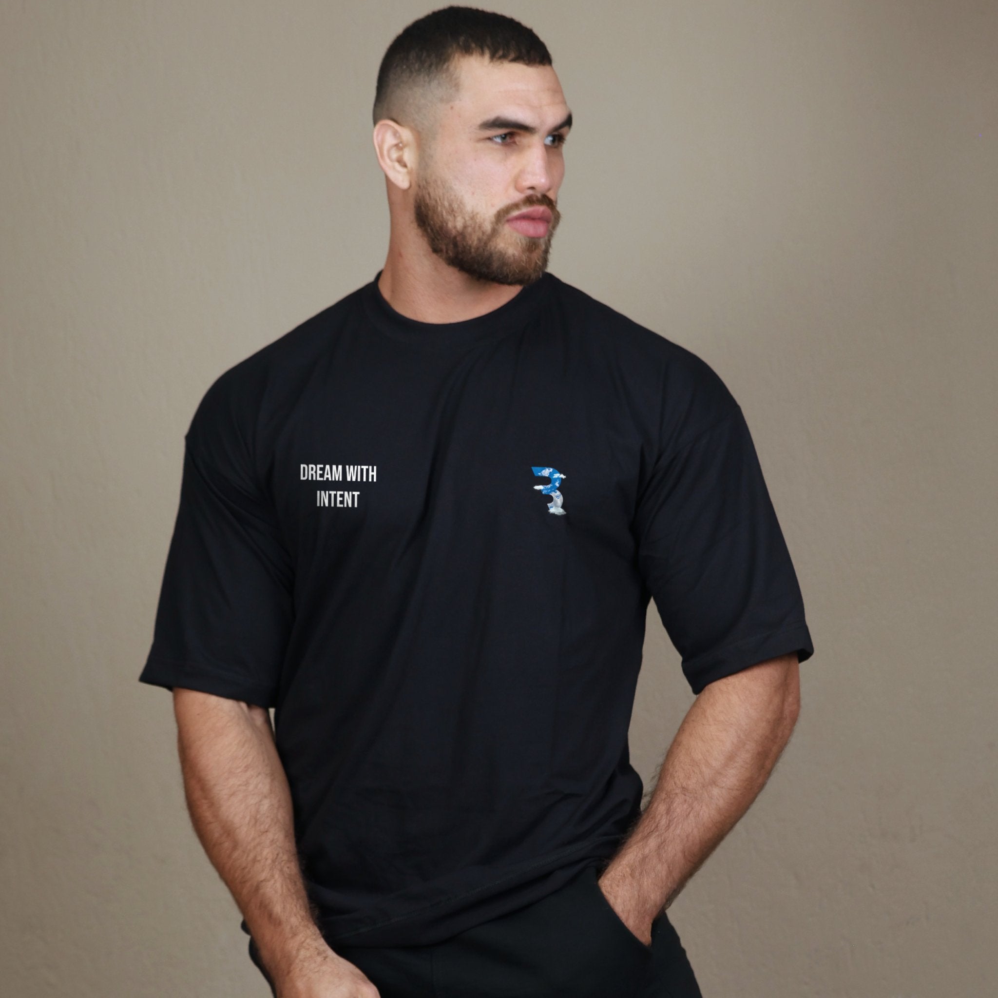 Camiseta "HIGH IN THE SKY - CBUM" - Roupaz T-shirt