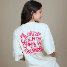 Carregar imagem no visualizador da galeria, Camiseta Valorize quem te chama para treinar Feminina - Roupaz T-shirt