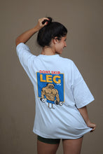 Carregar imagem no visualizador da galeria, Camiseta &quot;Don&#39;t Skip Leg Day - Pug Edition&quot; Feminina - Roupaz T-shirt
