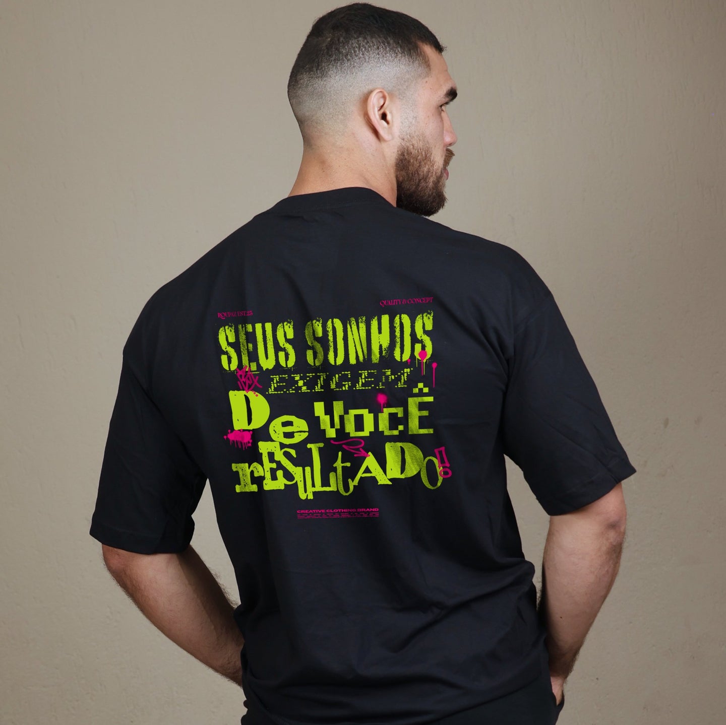 Camiseta Seus Sonhos Exigem de Você Resultado - Roupaz T-shirt