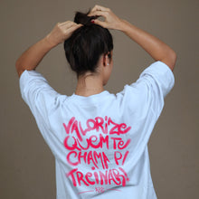Carregar imagem no visualizador da galeria, Camiseta Valorize quem te chama para treinar Feminina - Roupaz T-shirt
